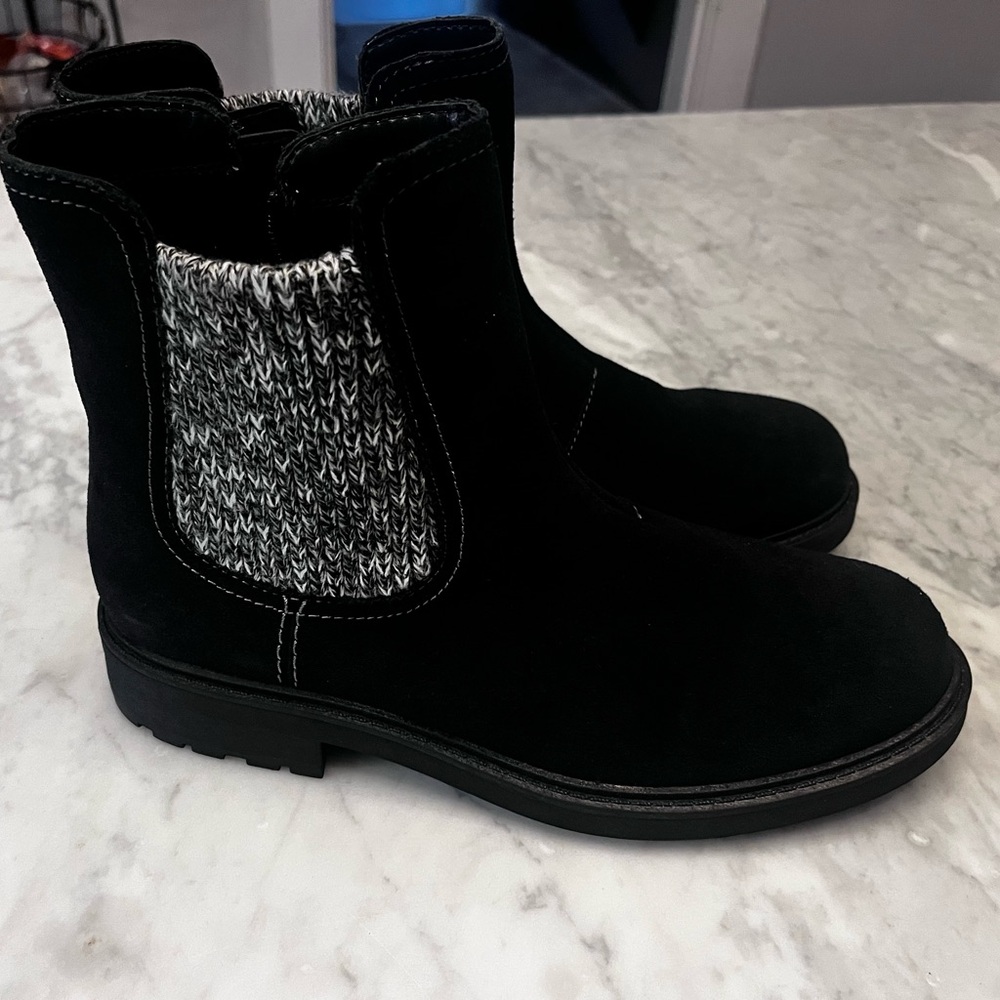 Clark’s women’s 8.5 Opal Ky black suede boots, NWT